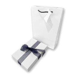 ASTUCCIO PER COLLANA CM 13,4 X 18,9 H3,9 COLORE BIANCO CON NASTRO E FIOCCO BLU CON SHOPPER INCLUSA