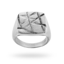ANELLO CHEVALIER RETTANGOLO CON INCISIONE A GRAFFIO IN ARGENTO 925 RODIATO