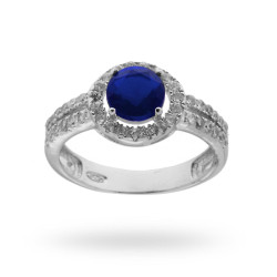 ANELLO SOLITARIO CON ZIRCONE TONDO COLORE ZAFFIRO E ZIRCONI IN ARGENTO 925 RODIATO