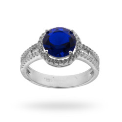 ANELLO SOLITARIO CON ZIRCONE TONDO COLORE ZAFFIRO E ZIRCONI IN ARGENTO 925 RODIATO