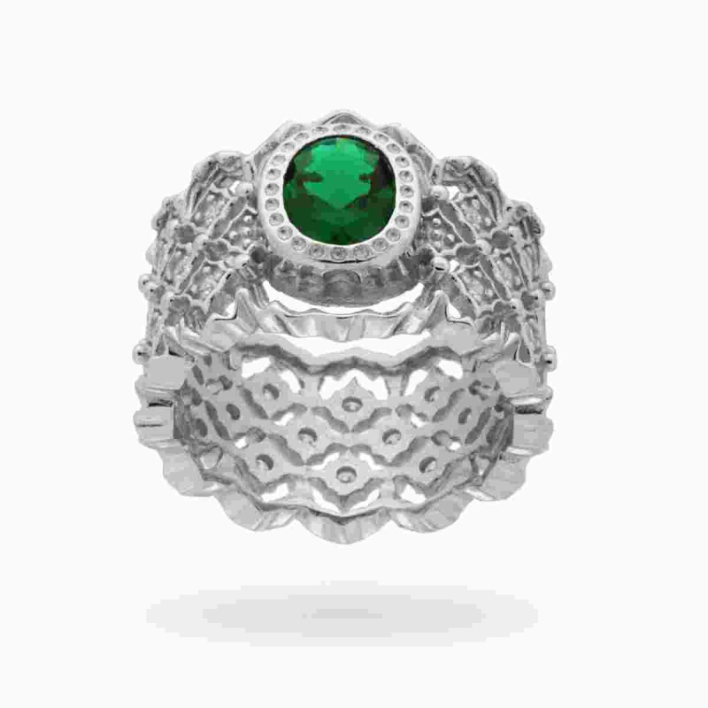 ANELLO FASCIONE CON LAVORAZIONE FILIGRANA E ZIRCONI BIANCHI CON ZIRCONE OVALE VERDE SMERALDO IN ARGENTO 925 RODIATO