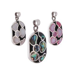 CIONDOLO OVALE CON CUORI MADREPERLA ROSA BIANCO E MULTICOLOR E SMALTO NERO IN ARGENTO 925