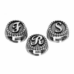 ANELLO CHEVALIER ROTONDO PALLINATO CON LETTERA INIZIALE IN RILIEVO IN ARGENTO 925 BRUNITO