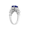 ANELLO CON PIETRA NATURALE OVALE BLU ZAFFIRO CONTORNATO CON ZIRCONI BIANCHI BAGUETTE IN ARGENTO 925 GALVANICA RODIO