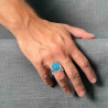 ANELLO CHEVALIER OVALE CON TURCHESE E DECORI LATERALI IN ACCIAIO