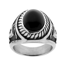 ANELLO CHEVALIER OVALE CON PIETRA BOMBATA NERA E DECORI LATERALI IN ACCIAIO BRUNITO