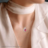 CIONDOLO RETTANGOLARE CON CUBIC ZIRCONIA ROSSO RUBINO CONTORNATO DA CUBIC ZIRCONIA BIANCHI IN ARGENTO 925 GALVANICA RODIO