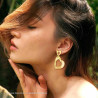 ORECCHINI CON PIASTRE CUORE IRREGOLARI DIAMANTATE IN ACCIAIO COLOR ORO