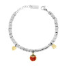 BRACCIALE CATENA CON CILINDRETTI MARTELLATI E CHARMS PORTAFORTUNA PENDENTI COLORE ORO E SMALTO ROSSO IN ACCIAIO